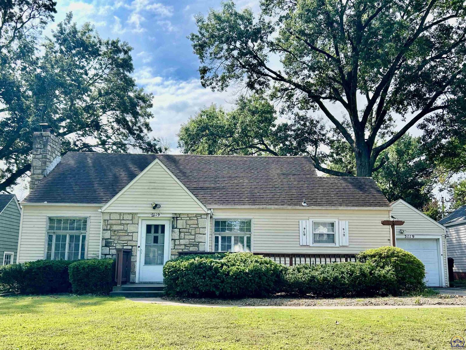 Property Photo:  3119 SW 11th St  KS 66604 