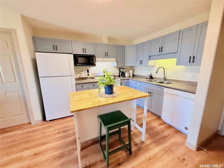 Property Photo:  215 Lowe Road 311  SK S7S 1N1 