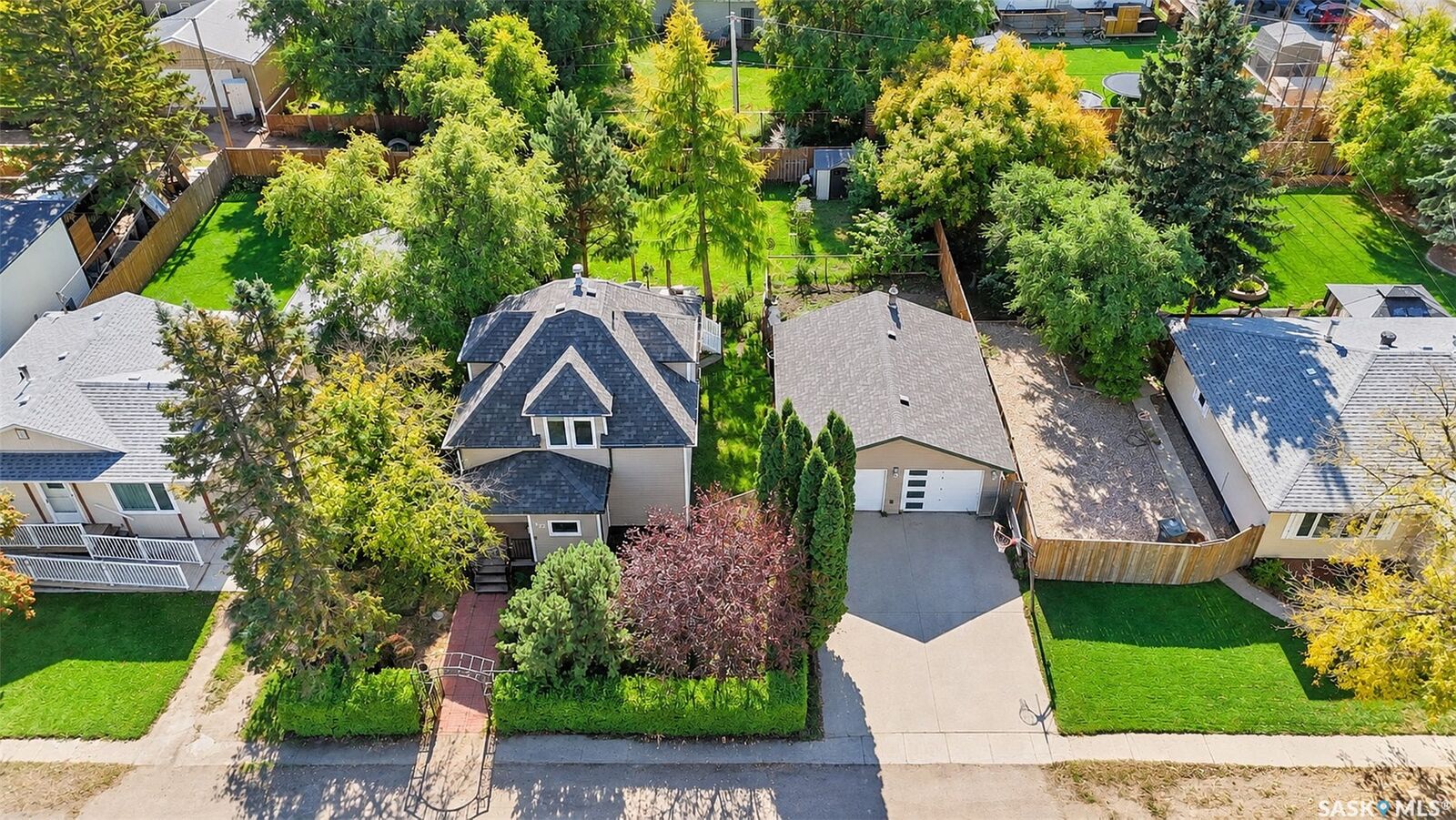 Property Photo:  127 1st Avenue  SK S0K 3A0 