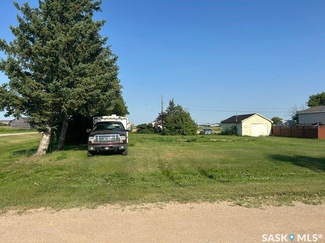 Property Photo:  100 And 102 Edward Street  SK S0K 3L0 