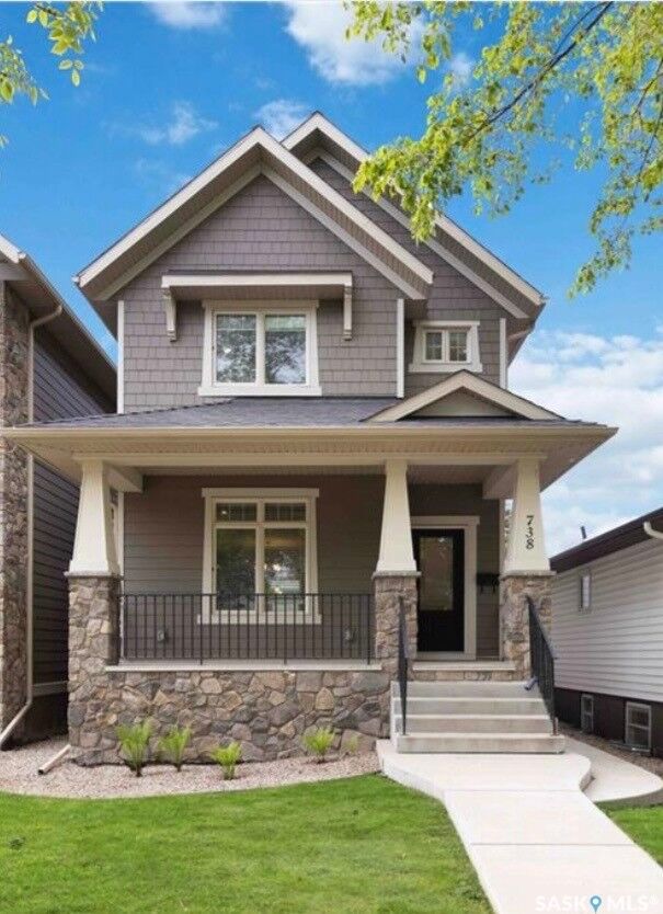 Property Photo:  738 4th Street E  SK S7H 1K2 