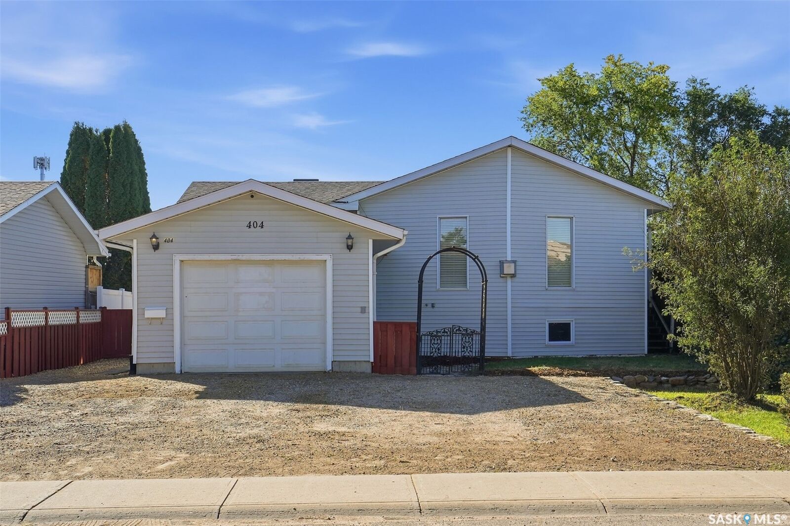 Property Photo:  404 Peters Street  SK S0K 4S0 