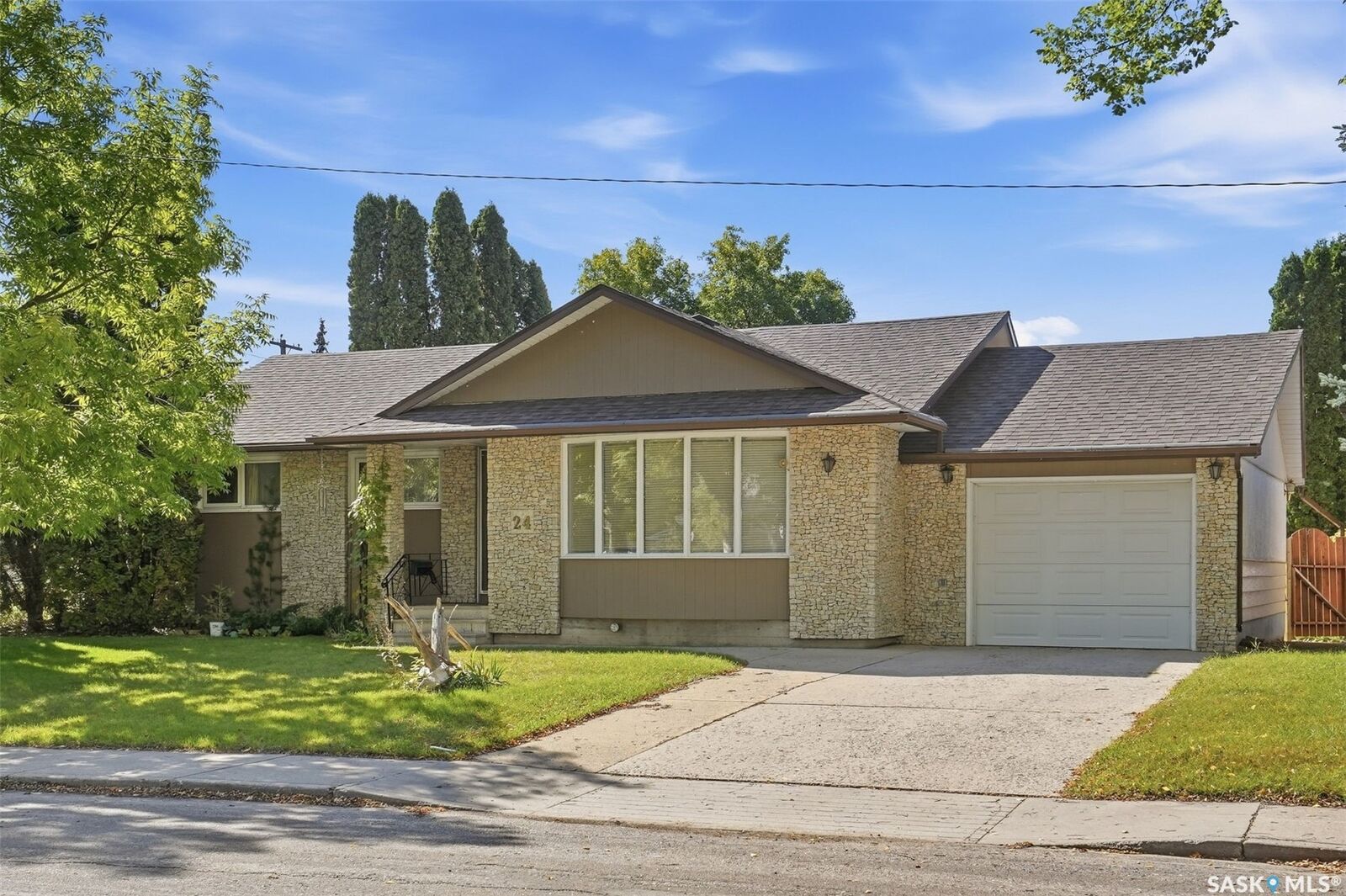 Property Photo:  24 Harrison Crescent  SK S7J 2L1 