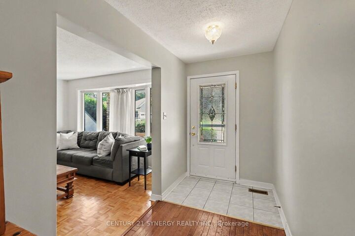 Photo de la propriété:  21 Alder Crescent  ON K1B 4X5 