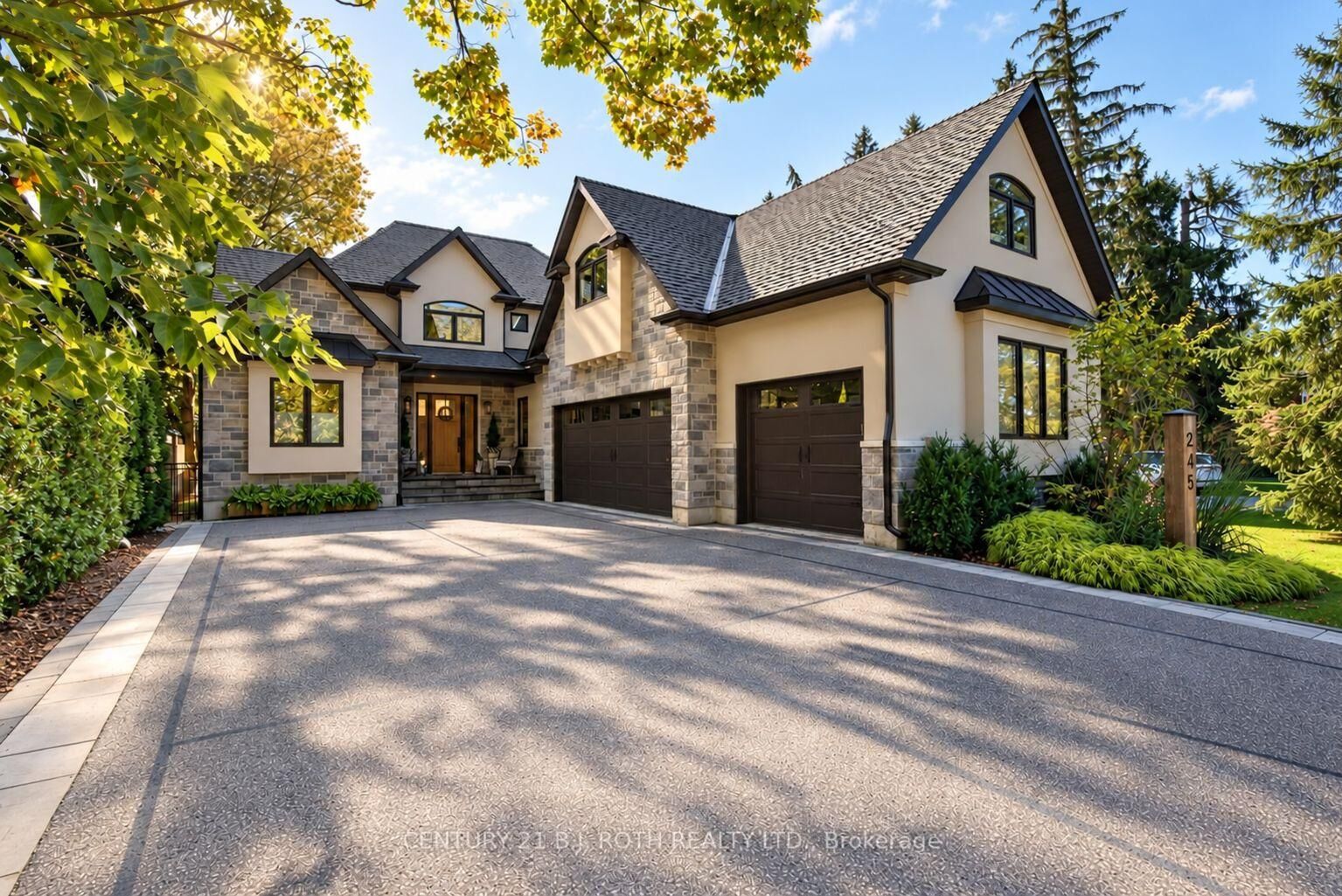 Property Photo:  245 Sunnybrae Avenue  ON L9S 1H8 