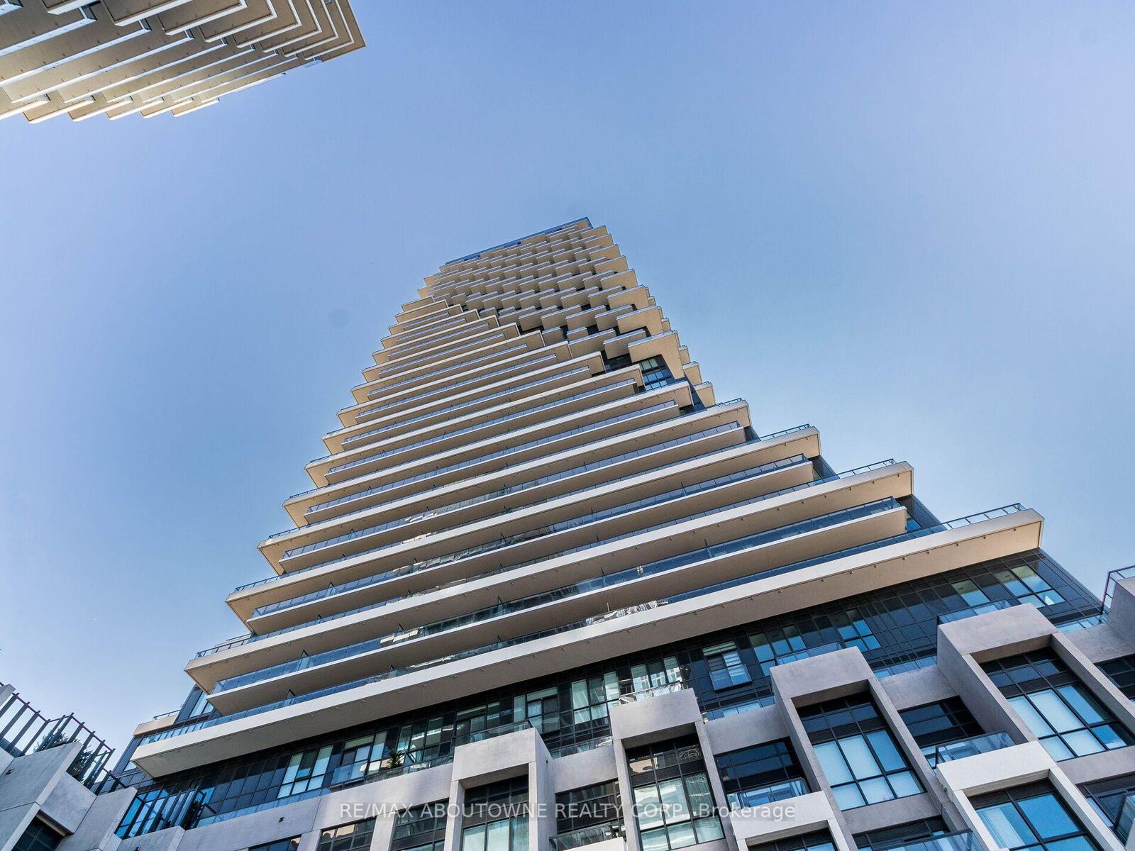 Property Photo:  30 Inn On The Park Drive 2208  ON M3C 0P7 