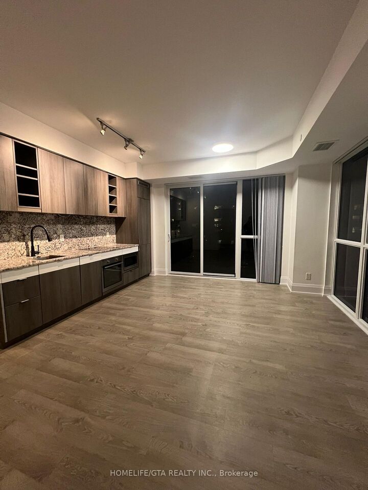 Property Photo:  101 Erskine Avenue 902  ON M4P 1Y5 