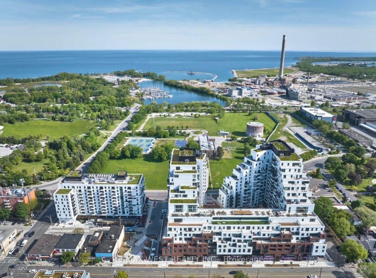 Property Photo: 1050 Eastern Avenue 1415 ON M4L 0B7