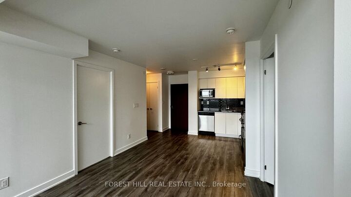 Property Photo:  160 Flemington Road 1422  ON M6A 0A9 