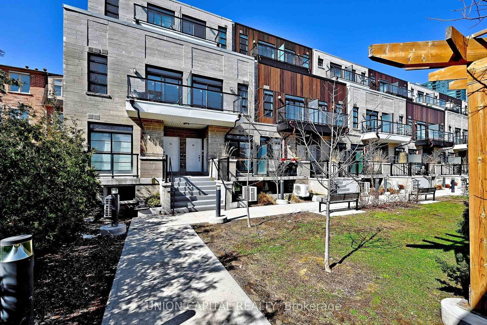 Property Photo:  57 Finch Avenue W 39  ON M2K 0K9 