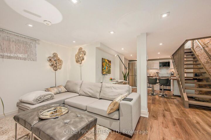 Property Photo:  116 Cartier Street C  ON K2P 1K5 