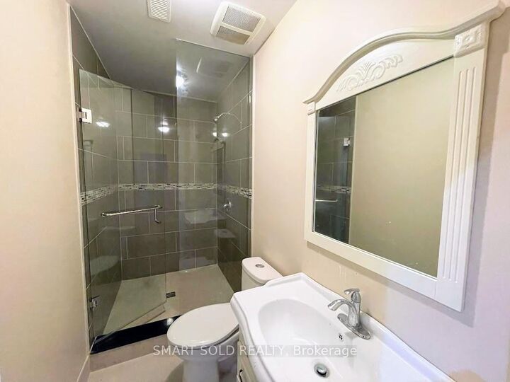 Property Photo:  11 Lurgan Drive Bsmt  ON M2N 2G1 