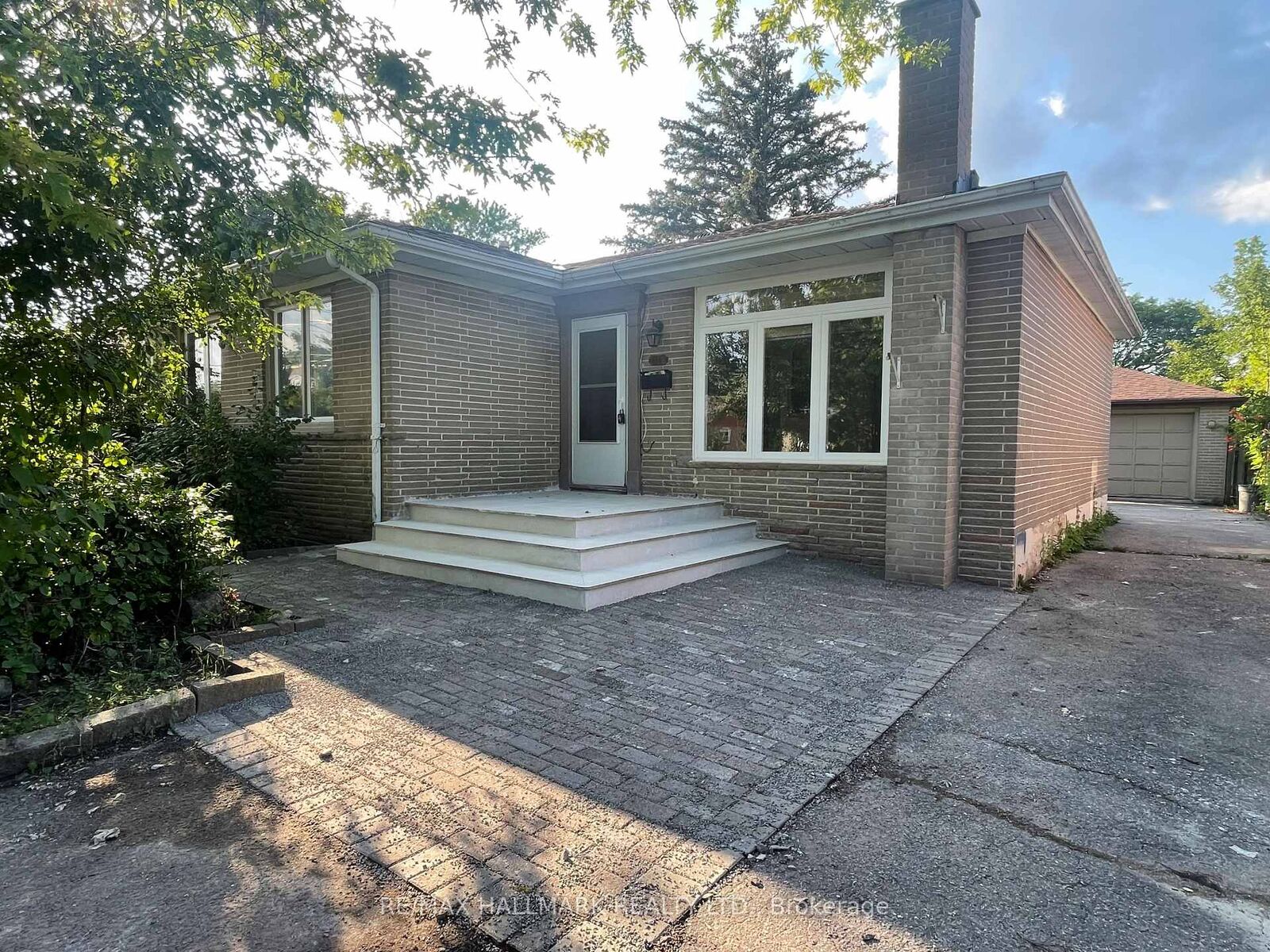 Property Photo:  116 Cartier Crescent Main Floor  ON L4C 2N6 