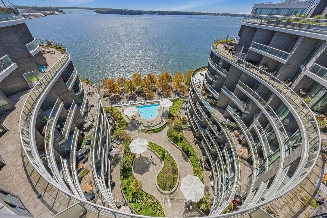 Property Photo:  1 Edgewater Drive Sph10  ON M5A 0L1 