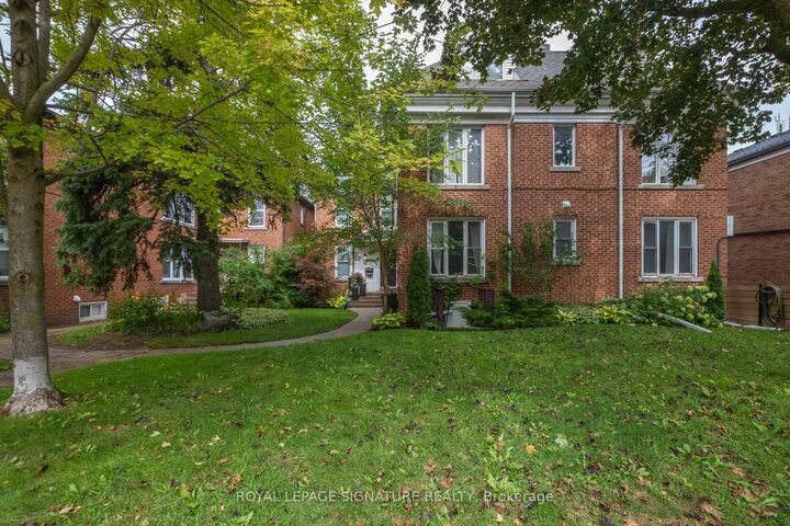 Photo de la propriété: 6 Markdale Avenue 1 ON M6C 1S9