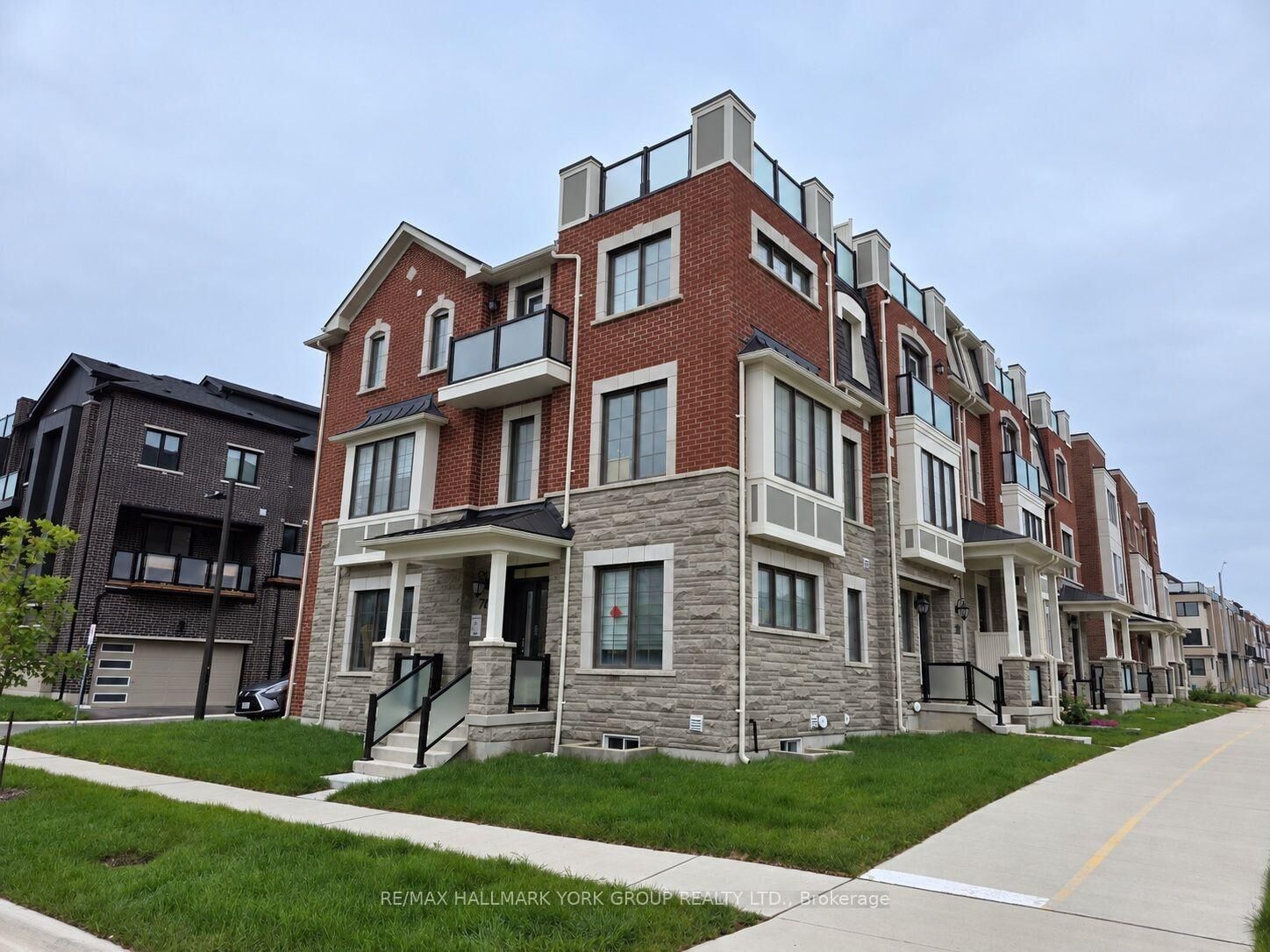 Property Photo:  76 Greenridge Crescent  ON L6C 3M1 
