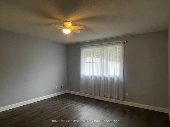 Property Photo:  2 Gibbon Drive Upper  ON L4N 6G3 
