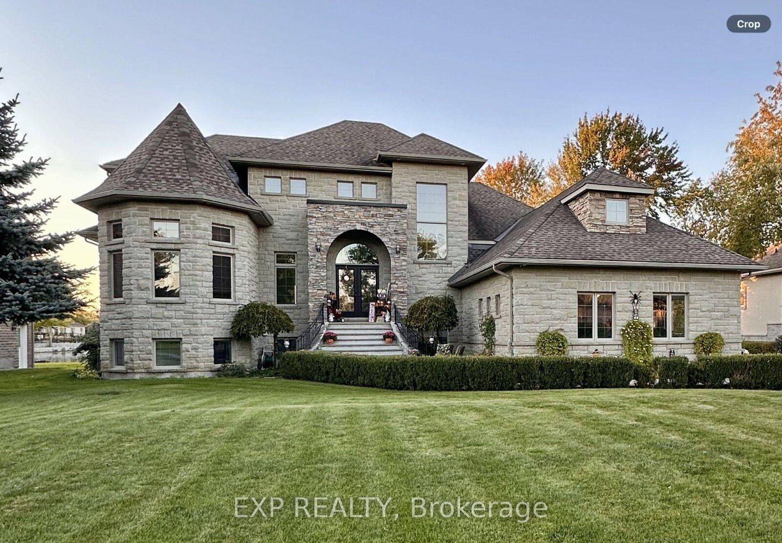 Property Photo: 6715 Suncrest Drive ON K4P 0B3