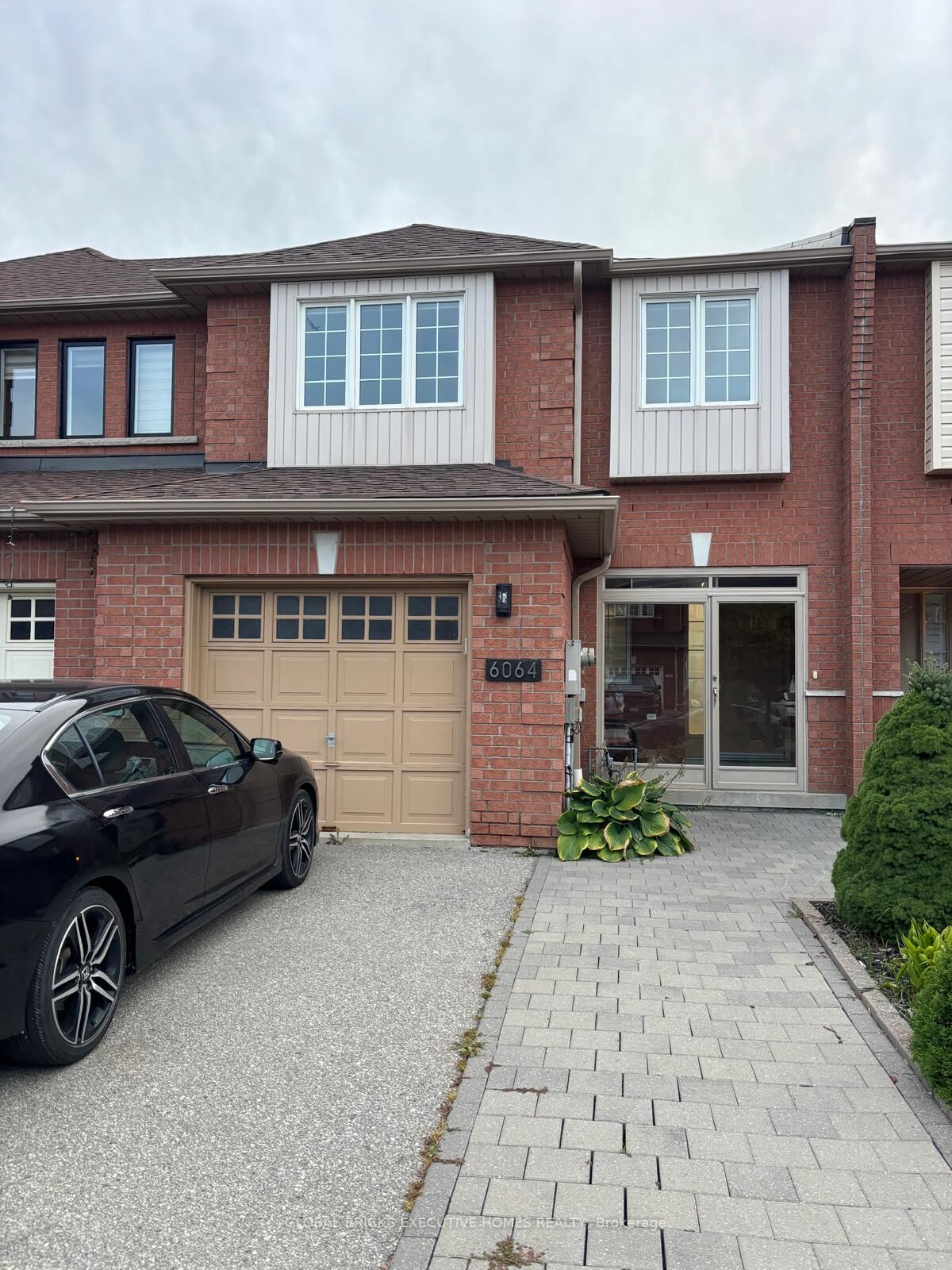Property Photo:  6064 Coxswain Crescent  ON L5V 2Z9 