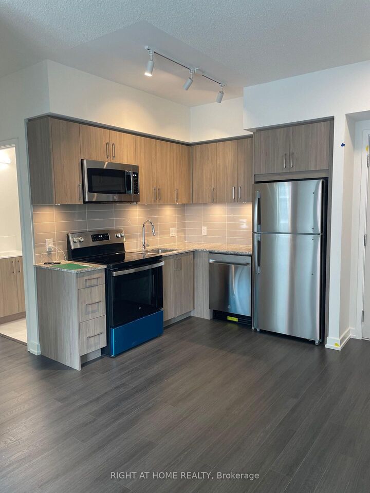 Property Photo:  4010 Eglinton Avenue W 2622  ON M9A 4M2 