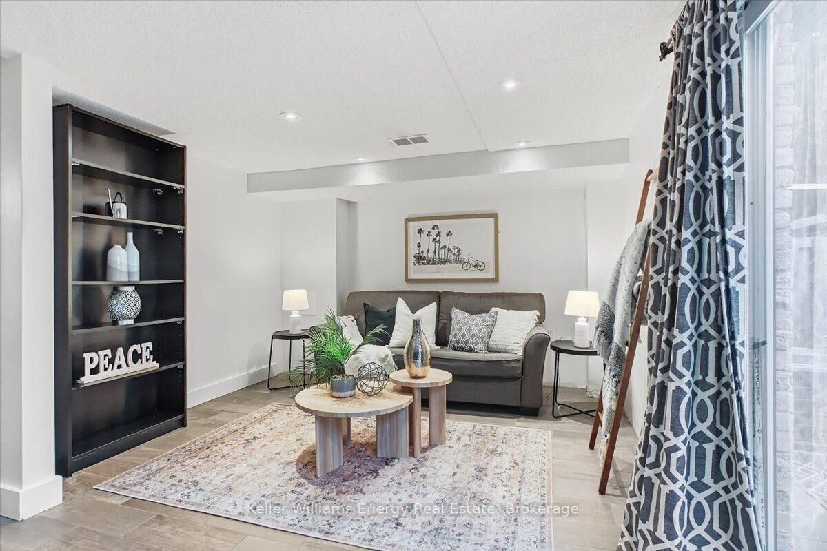 Property Photo:  221 Ormond Drive E45  ON L1G 6T7 