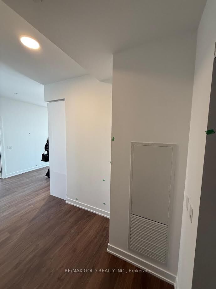 Property Photo:  5105 Hurontario Street 2502  ON L4Z 0C9 