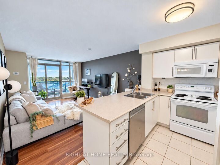 Property Photo:  340 Watson Street W 906  ON L1N 9G1 