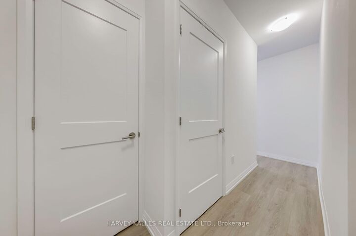 Property Photo: 25 Holly Street 2209 ON M4S 0E3