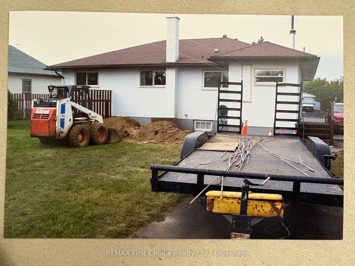 Property Photo:  69 Matthews St. Street  ON P7A 3K8 