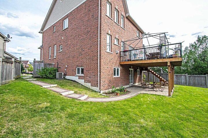 Property Photo:  53 Rushbrooke Way Lower  ON L1Z 2C4 