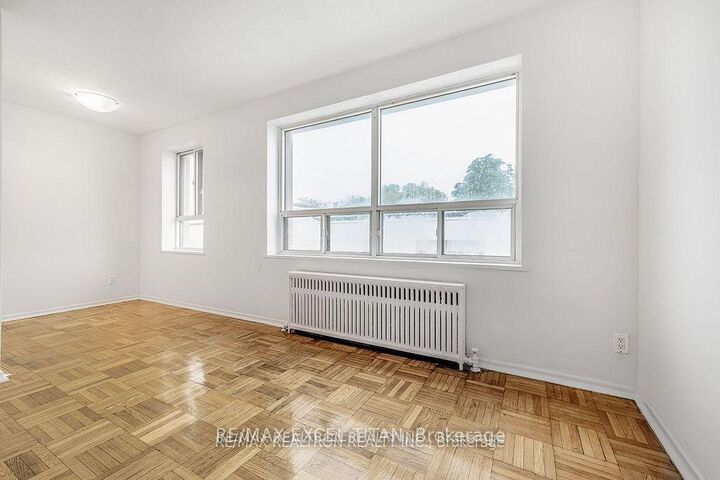 Property Photo:  156 Kingston Road 10  ON M4L 1S7 