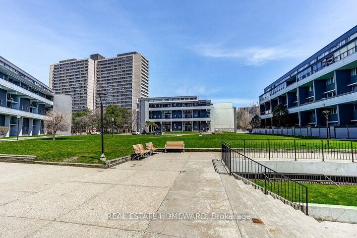 Property Photo:  10 Sunny Glen Way 1212  ON M3C 2Z3 