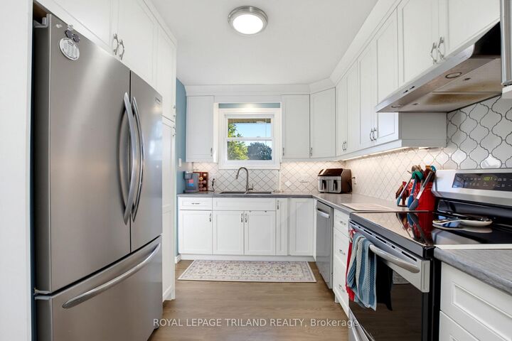 Property Photo: 128 Highview Drive ON N5R 5R4