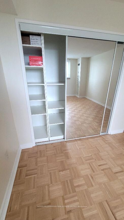 Property Photo:  260 Scarlett Road 608  ON M6N 4X6 