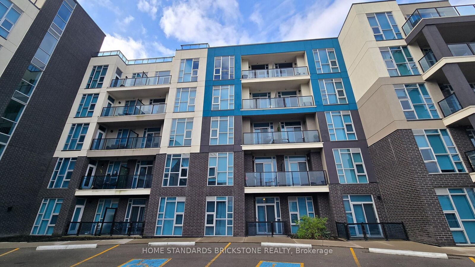 Property Photo:  10 Concord Place 323  ON L3M 0G6 