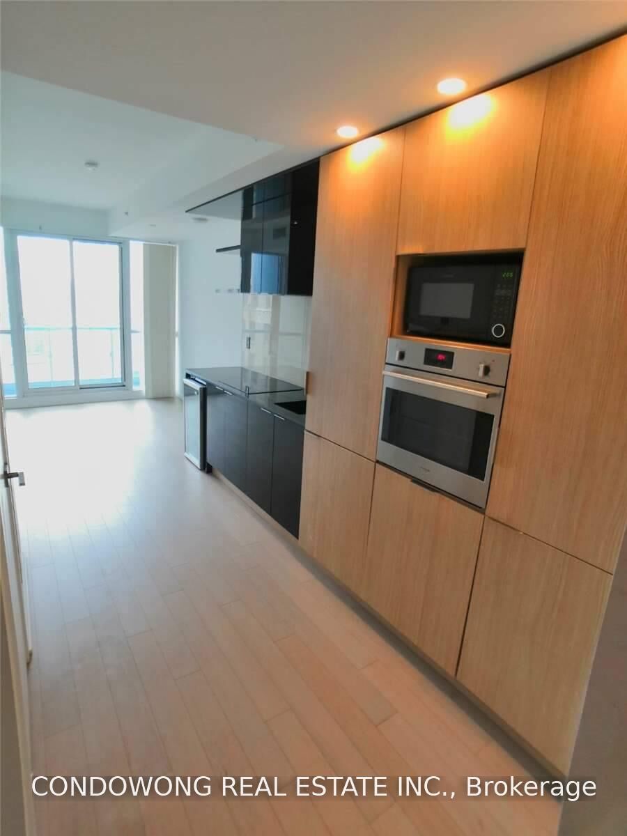 Property Photo:  70 Temperance Street 1904  ON M5H 4E8 