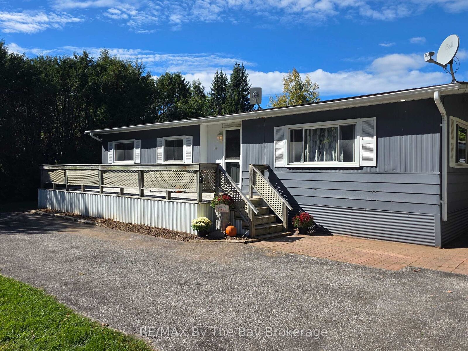Property Photo:  926 Brebeuf Road  ON L4R 4K4 