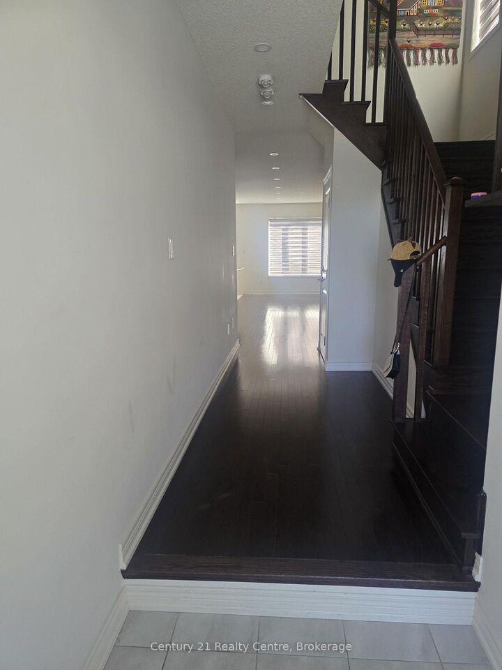 Property Photo:  204 Fruitvale Circle  ON L7A 5C4 