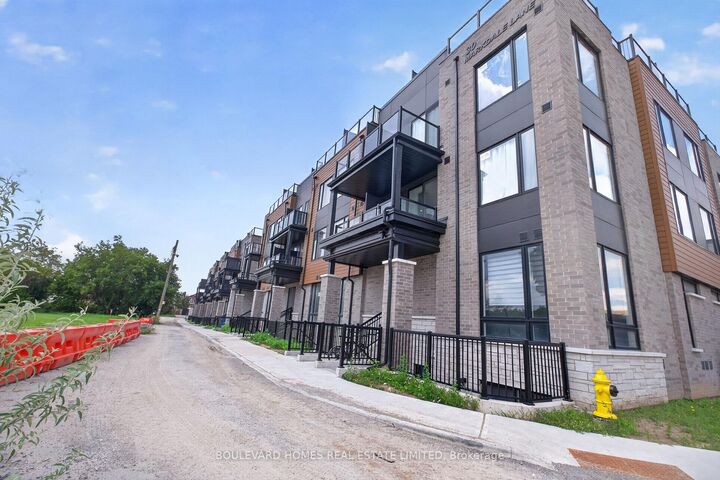 Property Photo:  30 Markdale Lane 13  ON L3S 0E3 
