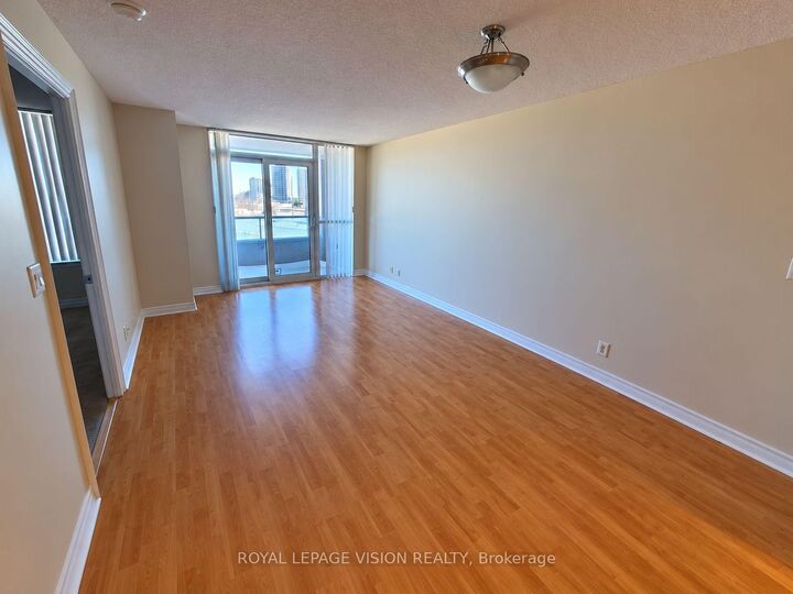Property Photo:  33 Cox Boulevard 327  ON L3R 8A6 