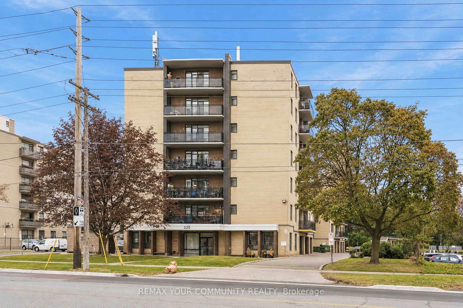 Property Photo: 825 Kennedy Road 206 ON M1K 2E6
