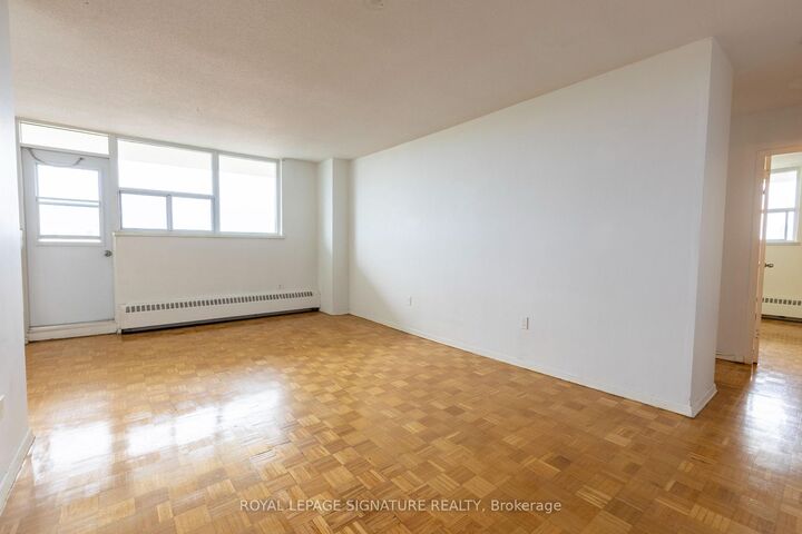 Property Photo:  161 Oakwood Avenue 902  ON M6E 2V2 