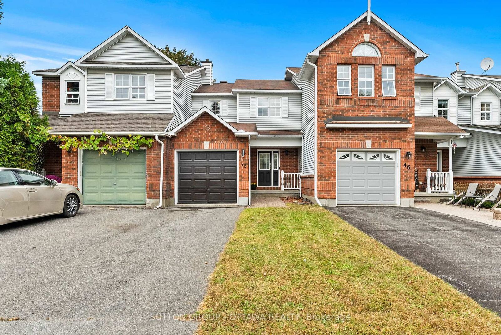 Property Photo:  48 Kalbrook Street  ON K2T 1A6 
