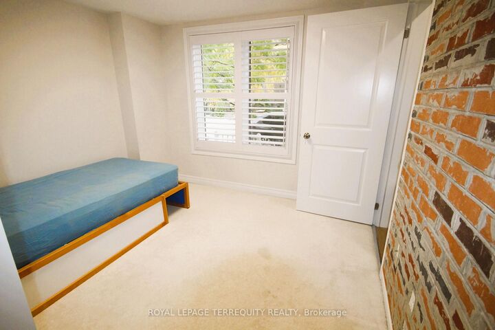 Property Photo:  19 De Jong Street Main  ON M1P 0C1 