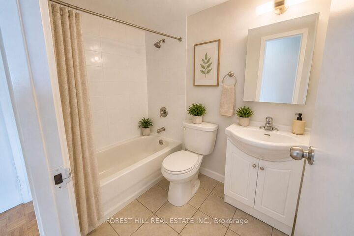 Property Photo:  1 Fountainhead Road 2210  ON M3J 2V1 