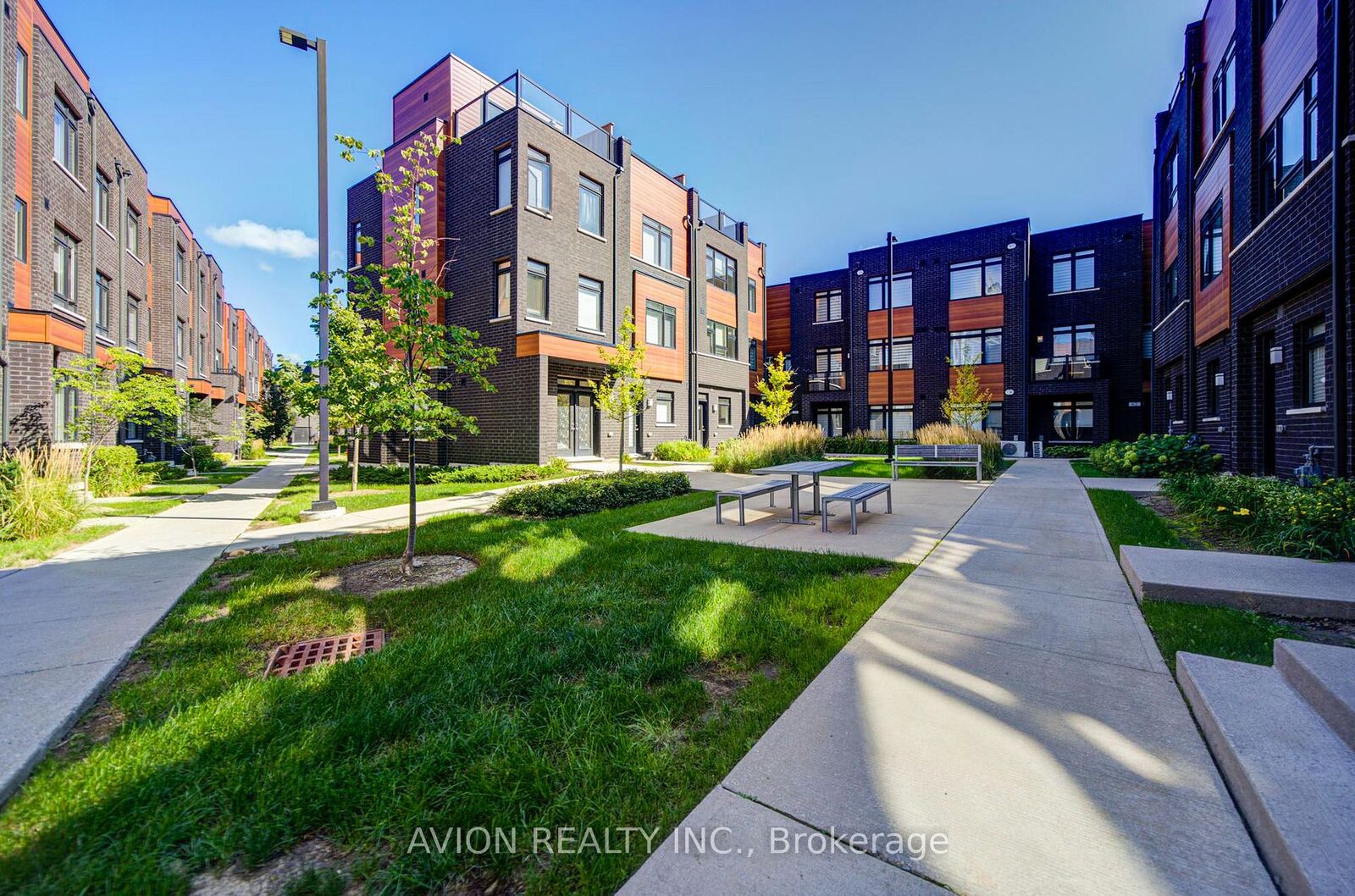 Property Photo: 370 Red Maple Road 83 ON L4C 5T4