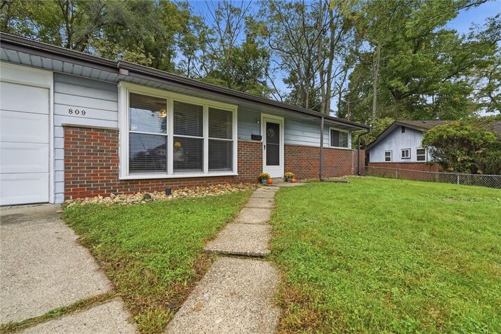 Property Photo: 809 Hackberry Dr PA 15146