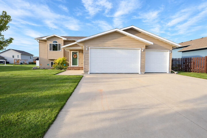 Property Photo: 1113 NE 28th Avenue SD 57401