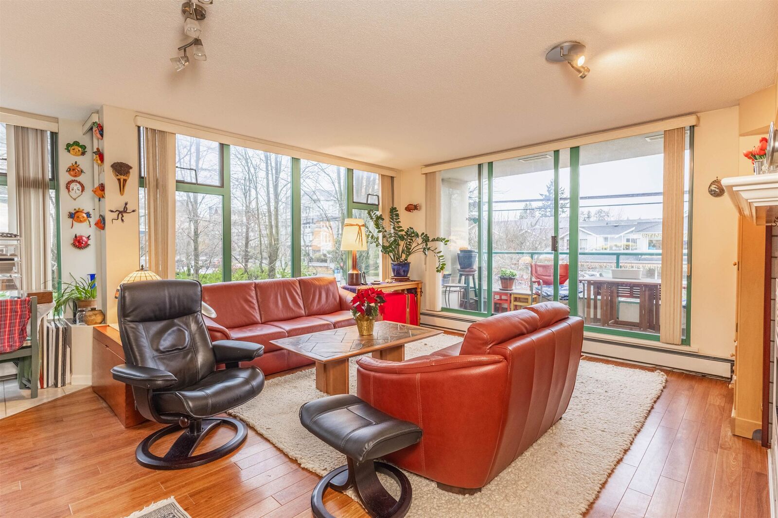 Property Photo:  15466 North Bluff Road 207  BC V4B 3G1 