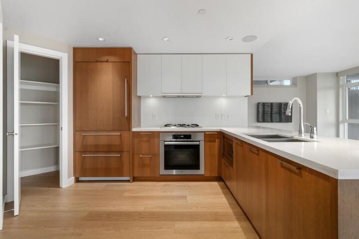 Property Photo:  1372 Seymour Street 1801  BC V6B 3P3 